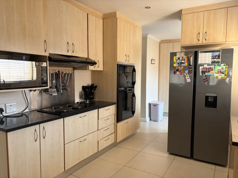 4 Bedroom Property for Sale in Flamingo Vlei Western Cape